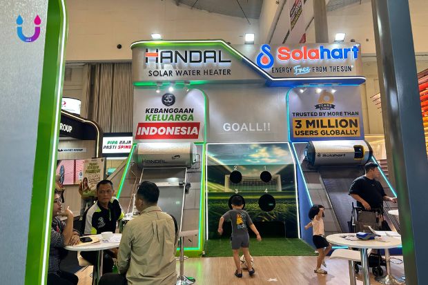Suasana Booth Dirancang Lebih Interaktif untuk memberikan pengalaman konsultasi dan melihat produk secara langsung